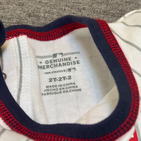 MLB Atlanta Braves Licensed Two-piece baby outfit, Size 2T - Picture 5 of 6